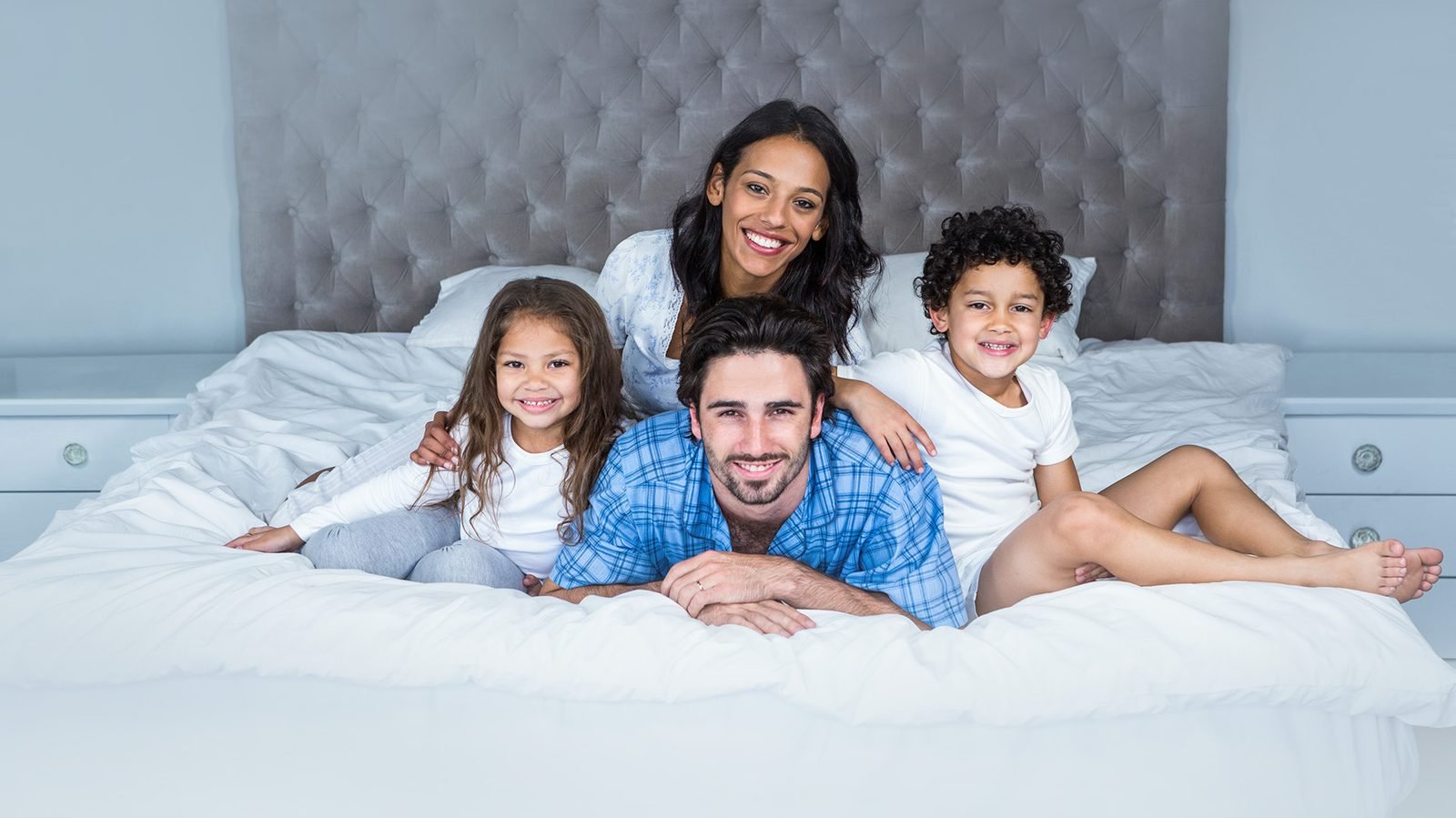 Family relaxing together on a Neonap mattress